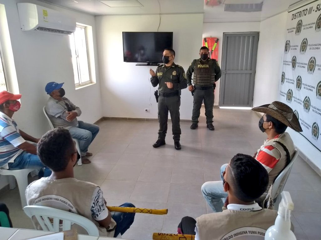 PoliciaBolivar's tweet photo. En el marco del despliegue de la estrategia #ESPOV,  se realizó reunión con la comunidad del cabildo indígena Zenu en el corregimiento #ElRetiro, con el fin de abordar temas en materia de seguridad y convivencia ciudadana.
#DerechosHumanosDEBOL #EsUnHonorSerPolicia https://t.co/cJPsWjUmuD