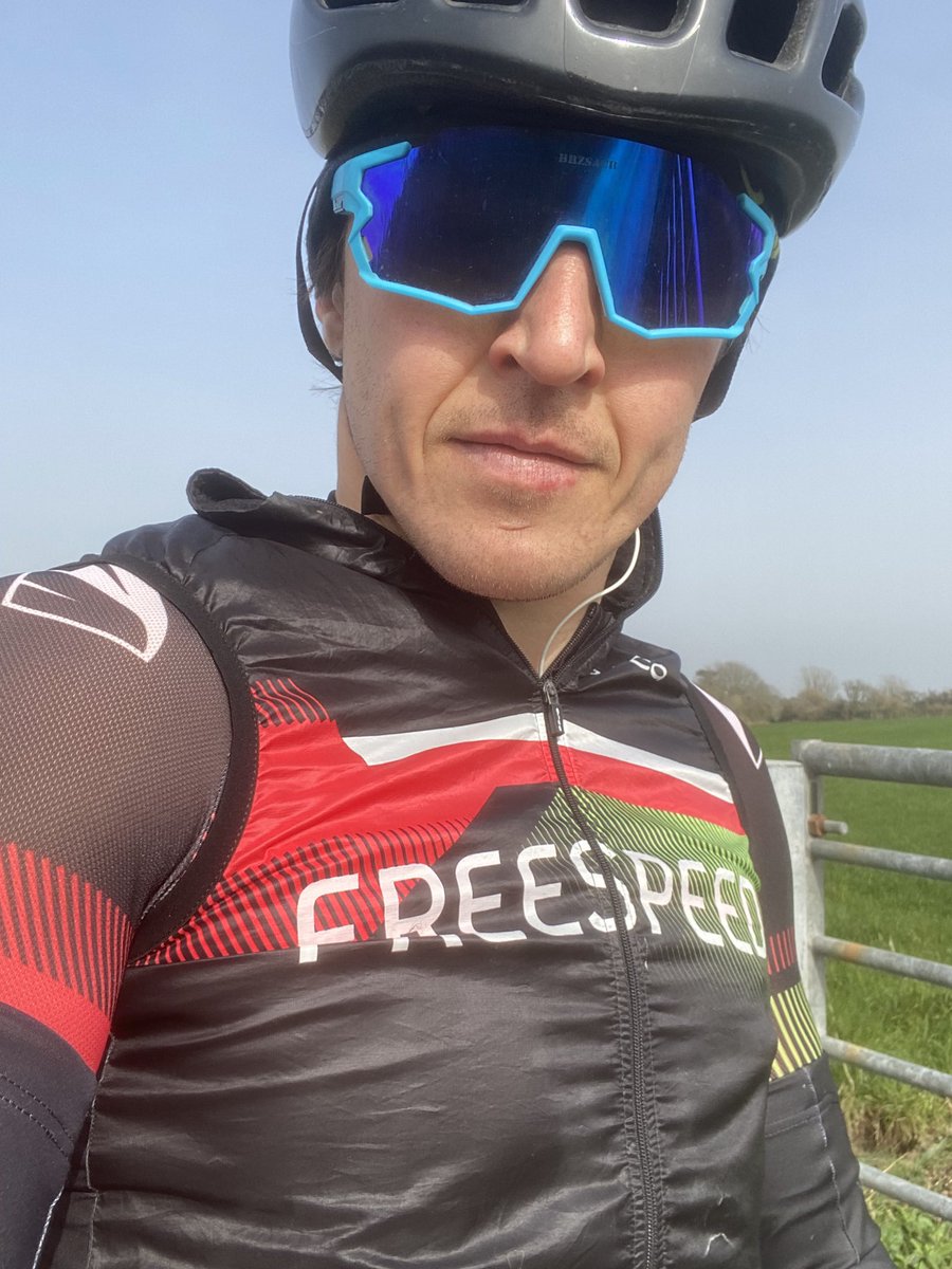 neileddy's tweet image. Finally a little bit of sun, the longer the ride the more I get to eat during training. 
Cold easterly wind mind on our ride, Connor Keeler  

#FeedyourAdventure #Sweatexperts #precisionhydration #xlab #orcaswim #orcacustom 
#triathlon #swimbikerun #triathlete #cycling #ironman