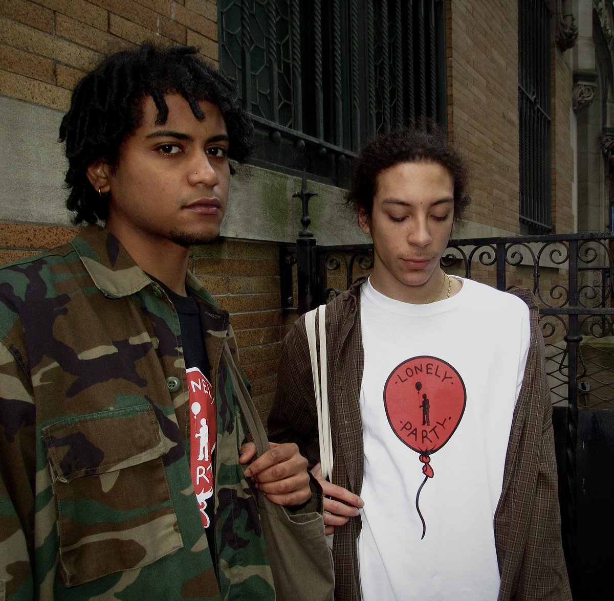 whitesznn's tweet photo. Followww @lonelyparty2000 before the hype beasts arrive !🖤 https://t.co/ktCr1jnvSc