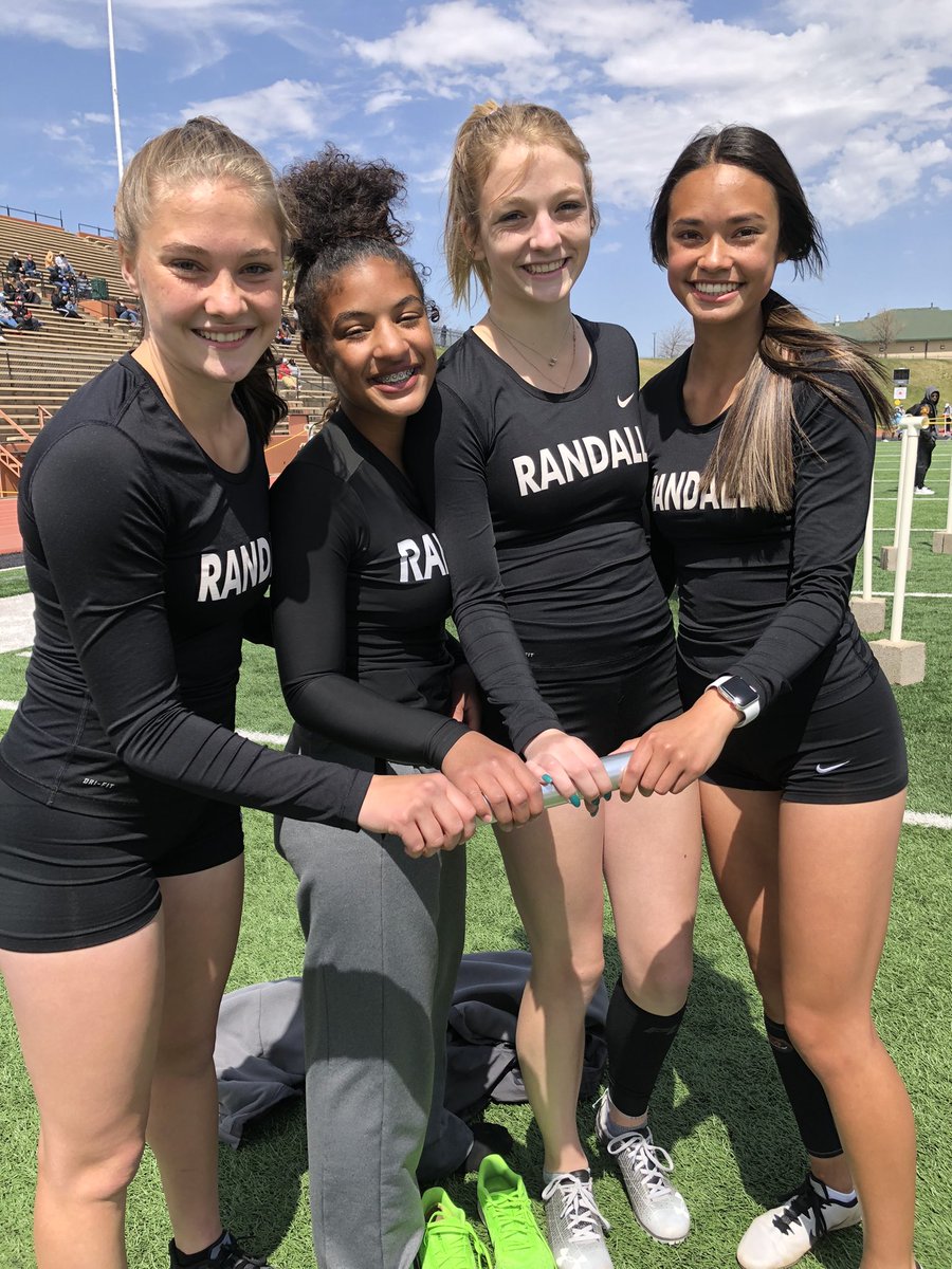 Varsity 4x100 qualifying for Area!! Great job! #AreaQualifers