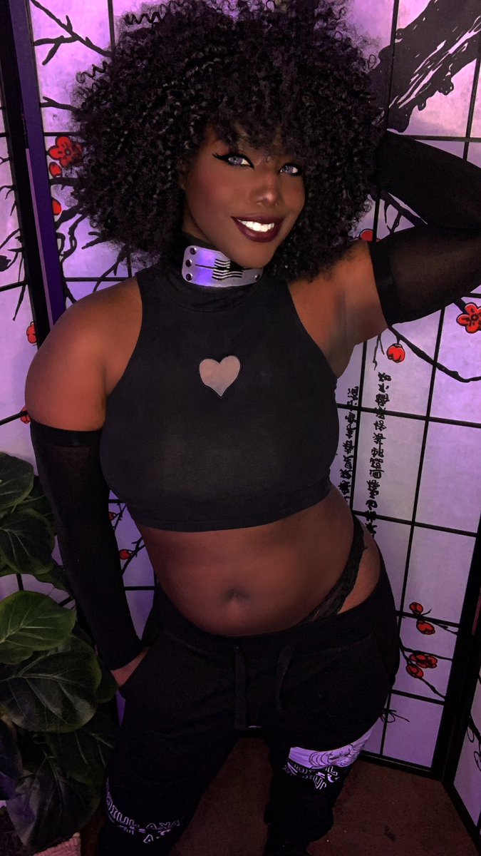 NoireCii's tweet photo. Sometimes I like my smile 🥷💜 https://t.co/wf0M2ld5vg
