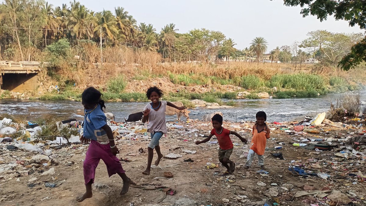 exjournsakshi's tweet photo. Ten years on, rag pickers still wait for identification in Bengaluru...Click on the link https://t.co/8wtffmHT00
#firstvideoedition #thesoftcopy #7thstory @iijnmbangalore https://t.co/p1mAlNSq3P
