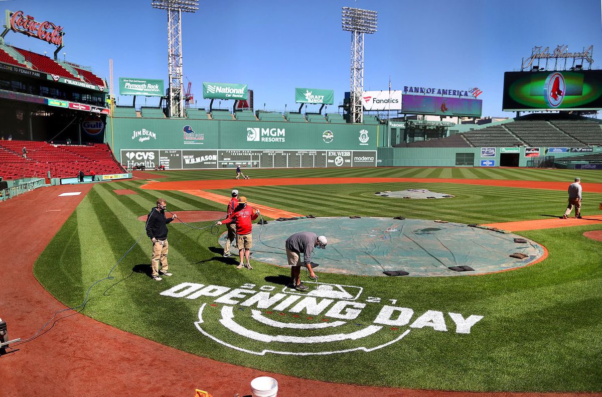 UncleMax313's tweet photo. Happy Good Friday, Fam!π ππ What a great Opening Day for my @RedSox and @keenelandracing friendsπππ Hope everyone's enjoyin!!πππππ #EasterWeekend #MLB #HorseRacing #PGA #NHL #FinalFour #BackyardGrillin #Family #Friends https://t.co/uoSDjInl1T