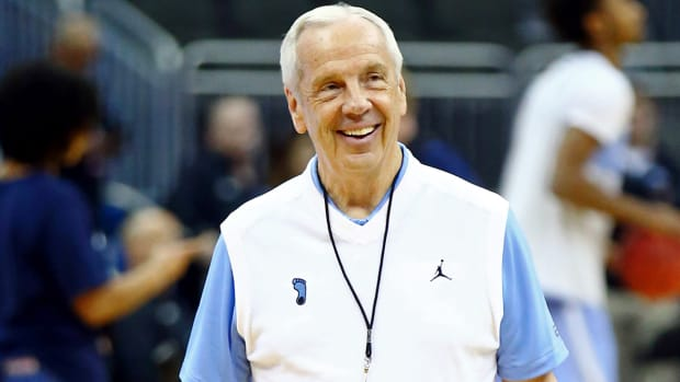 coach4character's tweet photo. Roy Williams on the NCAA transfer portal: "It will be the most significant piece of legislation that’s ever happened in college basketball...I'm old school. I believe if you have a little adversity, you ought to fight through it, and it makes you stronger at the end." (Part 1) https://t.co/RVDUp2wtDl