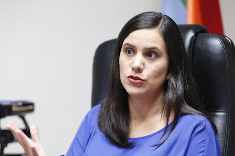 PrensaLatina_cu's tweet photo. Candidata progresista de #Peru @Vero_Mendoza_F ratifica posición contra #Bloqueode #EEUU a #Cuba
🧐 Léalo en #PrensaLatina
👉 https://t.co/aRtPVo2OKd
@LuisEnr33483555 @JoelSuarezPelle @joaquinsglez @Gabriel43302723 @EmbaCubaPeru #NoMasBloqueo
#ElBloqueoEsReal
#ElbloqueoMata https://t.co/42wapPCi0c