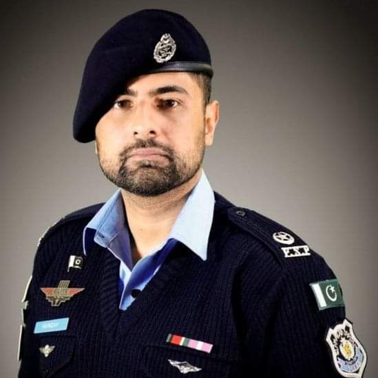 SarmadK67288122's tweet photo. #real #hero
#Hamza #hamayun
@HamzahHumayun
@ICT_Police
@OfficialDPRPP
@ImranKhanPTI
@UsmanAKBuzdar
@OfficialDPRPP https://t.co/GNcasYsnCD