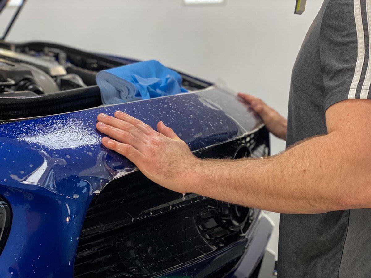 Last pieces of the full front end PPF on the SL63 AMG. 

Next up, 2 stage compound enhancement machine polish- removing all swirl marks, holograms &amp; buffer trails 🙌🏻

☎️ 07784020218 / 07525784347
📧 info@gemcleandetailing.co.uk
🖥 gemcleandetailing.com