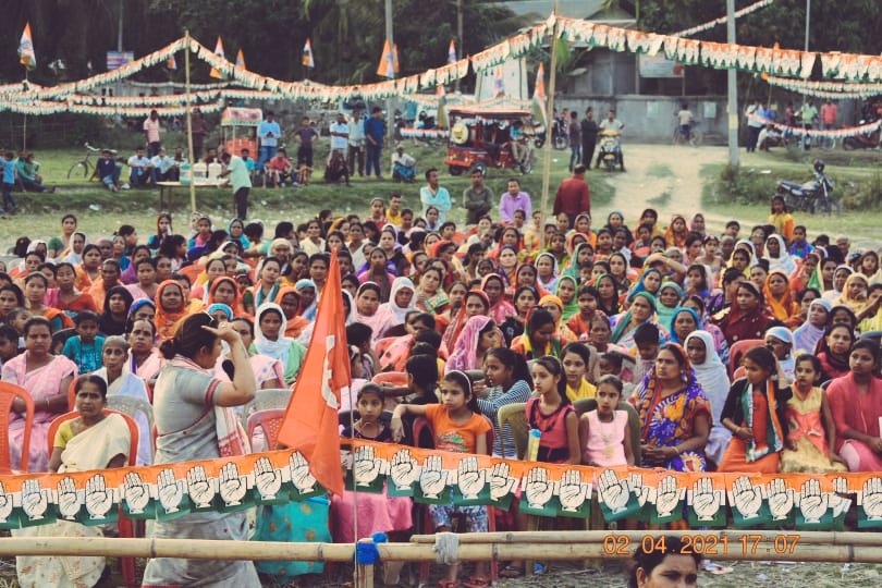 Deepjyotidas786's tweet photo. Today @angkitadutta Baa campaigned for INC candidate Shri Santanu Sarma ji at Patacharkuchi. https://t.co/XjpVYy2417