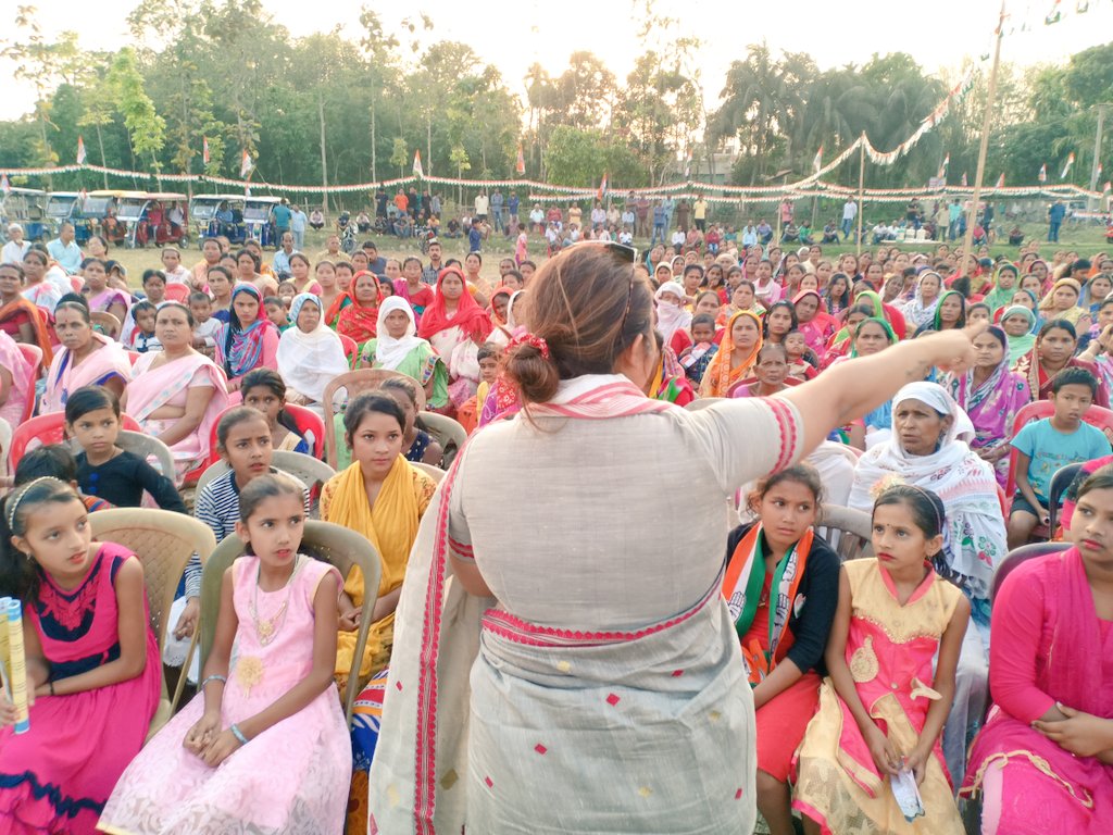 Deepjyotidas786's tweet photo. Today @angkitadutta Baa campaigned for INC candidate Shri Santanu Sarma ji at Patacharkuchi. https://t.co/XjpVYy2417