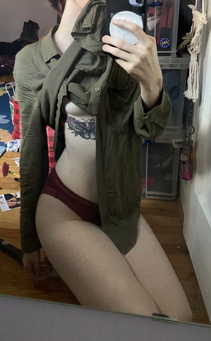 I&rsquo;m sorry I wasn&rsquo;t feeling too good the last couple days~ I&rsquo;m feeling a lil better today so here you<a href="/tag/griffriday"class="tags"><span>#griffriday</span></a>