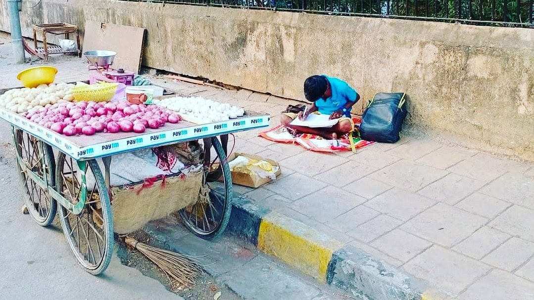 ipsarpitjain's tweet photo. जब तक न सफल हो, नींद-चैन को त्यागो तुम,
संघर्षों का मैदान छोड़ कर मत भागो तुम।
कुछ किये बिना ही जय जय कार नहीं होती,
कोशिश करने वालों की हार नहीं होती। 🙏🙏 https://t.co/3p4a1ZNvIL