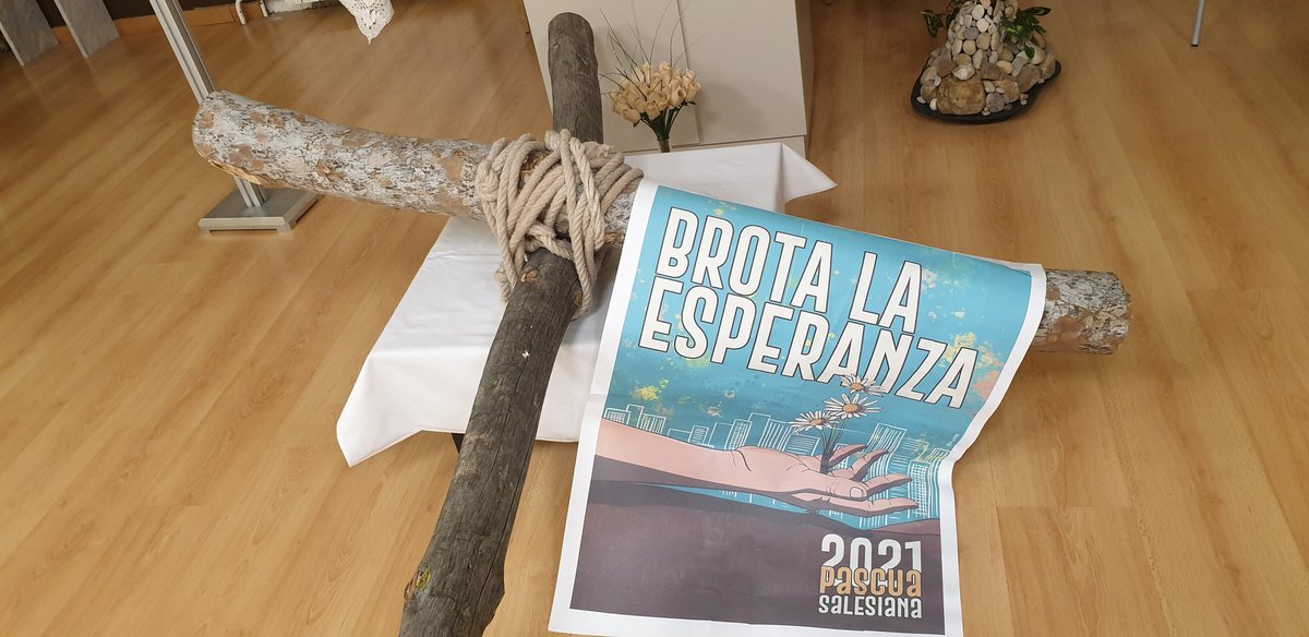 salesloyola's tweet photo. VIERNES SANTO. Como Familia Salesiana, nos hemos reunido en torno a Jesús que camina hacia la Cruz. Contemplación, oración, agradecimiento y renovación de nuestra fe y esperanza ante su gesto de amor.
#PascuaSalesiana  #BrotaLaEsperanza https://t.co/HsttWSs0zQ