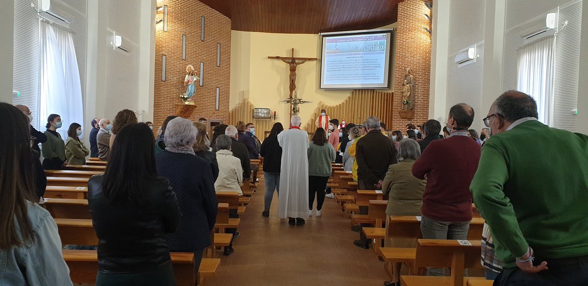 salesloyola's tweet photo. VIERNES SANTO. Como Familia Salesiana, nos hemos reunido en torno a Jesús que camina hacia la Cruz. Contemplación, oración, agradecimiento y renovación de nuestra fe y esperanza ante su gesto de amor.
#PascuaSalesiana  #BrotaLaEsperanza https://t.co/HsttWSs0zQ