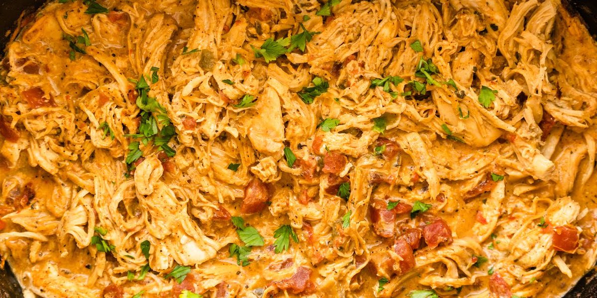 RealHousemoms's tweet photo. Cheesy shredded chicken with just the right amount of spice, Slow Cooker Queso Chicken Tacos are my go-to weeknight dinner that my kids just devour! #RHfood #quesochicken #chicken #easydinner #slowcooker #crockpot#tacotuesday RECIPE->https://t.co/znLqmdvA69 https://t.co/zjt6RjGzan