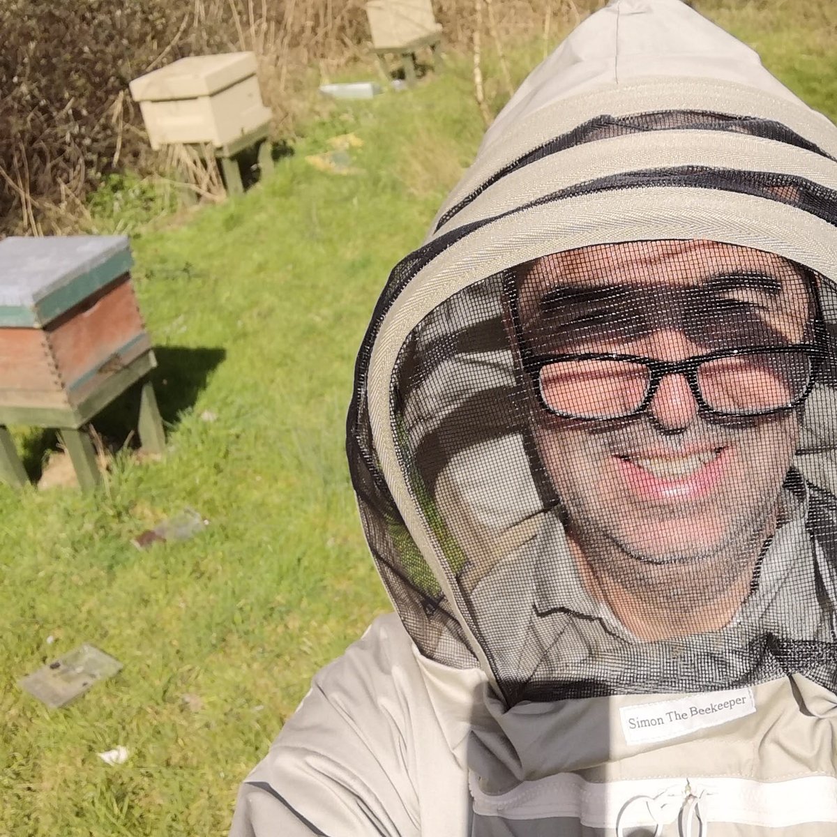 NorfolkHoneyCo's tweet photo. Three days of sunshine in Norfolk makes for happy bees and a very happy beekeeper!
#NorfolkHoneyCo #spring #beekeepersyear #beekeepingCommunity #beekeepingforbeginners #beekeepingfriends #beekeepinglife #beekeepingshortandsweet #patreon https://t.co/Ku9RctZLOl