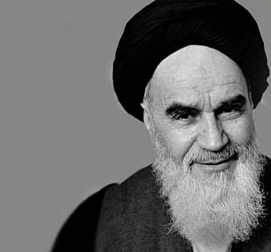 pyk02im2JhlhbHw's tweet photo. تأكدوا أن الإمام الحسين(ع) يريد ربطكم بالله، لا ربطكم به.. 🌱

_الإمام الخميني
#إنا_منتظرون https://t.co/B0SFIfevL0