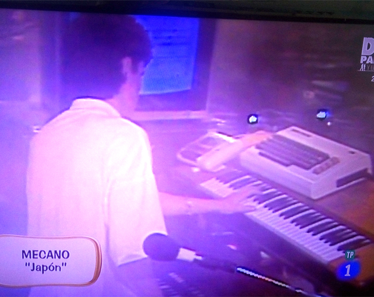 ENTEBRAS's tweet photo. @flynntron @CthGodkiller @MarvinHarris76 @Luxor66470553 @msxsnatcher @Patxu_lee
#WTF: Un concerto de #Mecano no arquivo de RTVE. E vexo รณ Nacho Cano cun Commodore 64 (e a caseteira oficial). Isto necesita saberse xD #MIDI #Commodore #C64 #retro #80s #8bbit https://t.co/237UpIW473