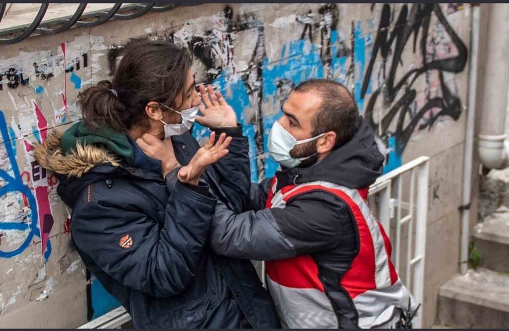 muratbaykara's tweet photo. Bu 3 fotoğraf dünden beri çok paylaşılıyor. İlk ikisi AFP’den Bülent Kılıç ustanın, üçüncüsü naçizane bendenizin. Atıf yapılsa ne güzel olur. RT ile destek olur musunuz? #BoğaziciDireniyor #boğazici #BoğaziciSusmayacak https://t.co/lrSK0db1o9