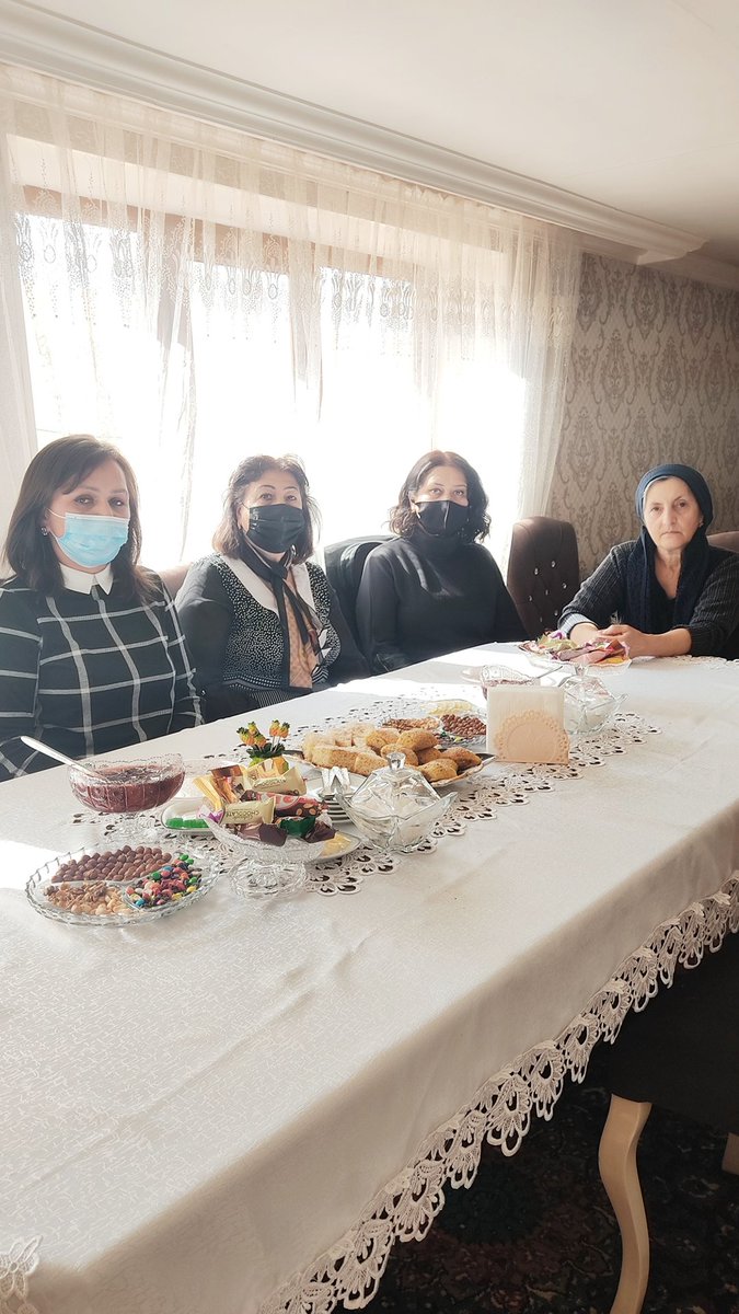 Aprel döyüşlərində Şəhidlik zirvəsinə ucalmış Elvin Mirzəyevin ailəsi ilə görüşdük.Bugün onun Şəhadətliyə ucaldığı günün 5 ili tamam olurdu.."İndi ürəyim rahatdı...torpaqlarımız azad oldu.Bilirəmki, oğlumun ruhuda hüzur tapıb." 
Şəhid anasının dedikləri..
#xaçmaz