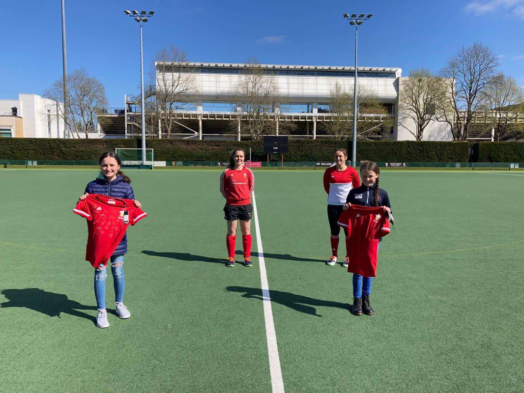 HockeyWales's tweet image. Today we had the pleasure of welcoming Meg to our Senior Women’s Camp for her to share with the squad the fundraising efforts she is currently taking on, in memory of her late Coach Emma of @breconhc 🏑 

Read Meg’s story here &amp;amp; help Meg raise funds: bit.ly/39FpoWm 👏🏽