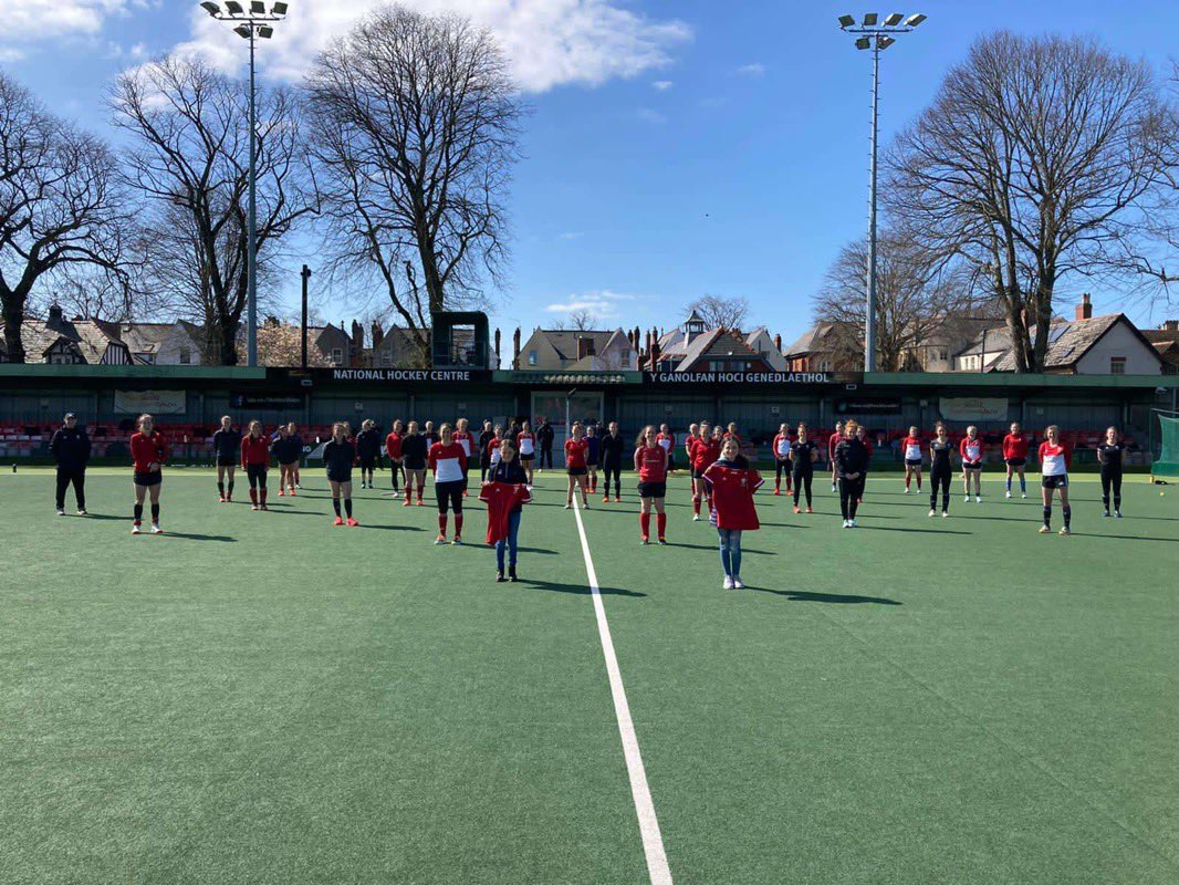 HockeyWales's tweet image. Today we had the pleasure of welcoming Meg to our Senior Women’s Camp for her to share with the squad the fundraising efforts she is currently taking on, in memory of her late Coach Emma of @breconhc 🏑 

Read Meg’s story here &amp;amp; help Meg raise funds: bit.ly/39FpoWm 👏🏽