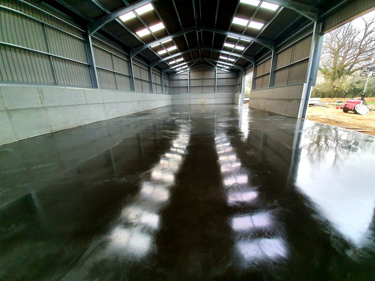 New grainstore and internal powerfloat floor looking good. Anothet 500m2 external concrete yard coming up next