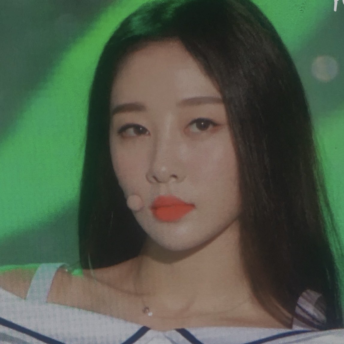YVESFlLM's tweet image. i think about 190727 yves often.