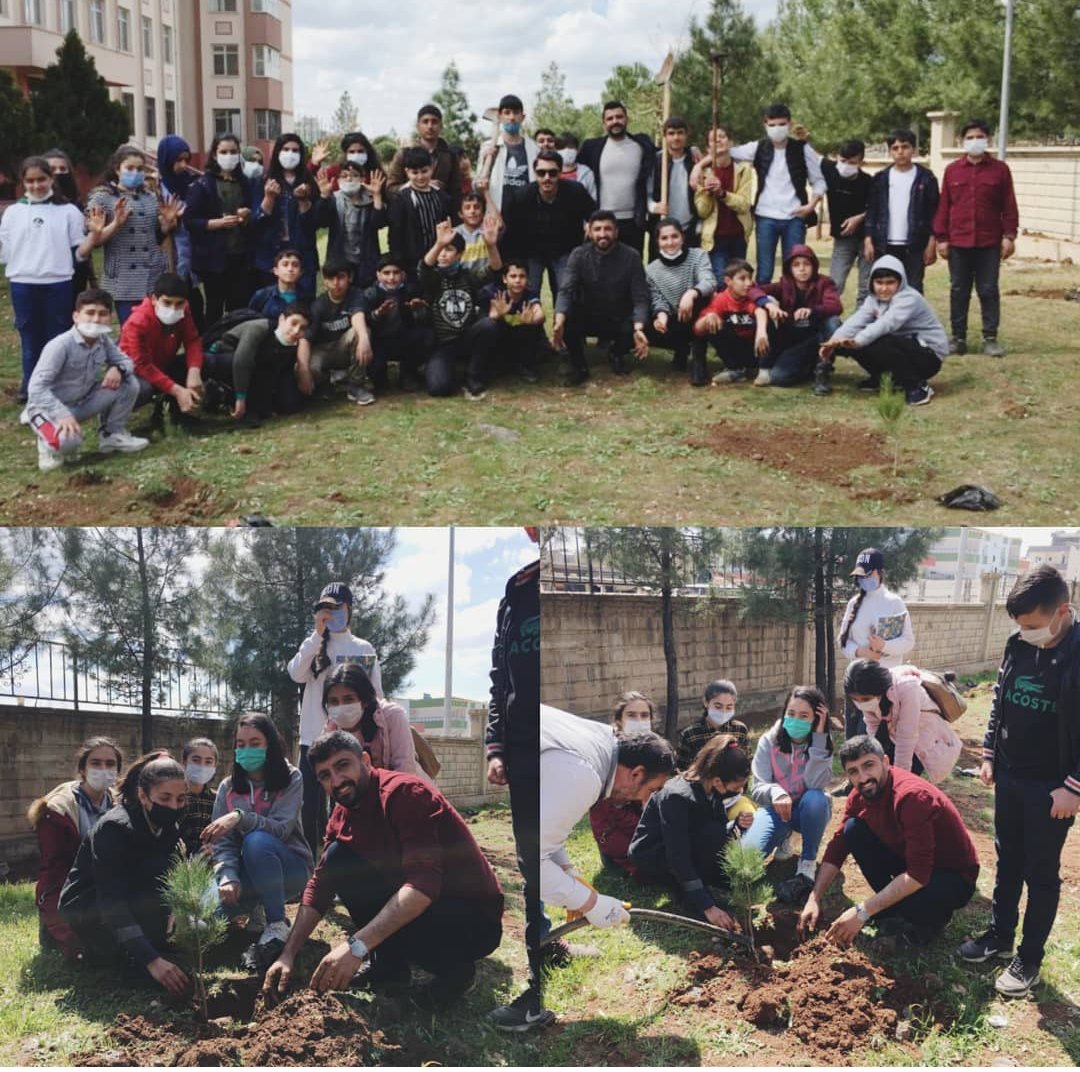 Prof. Dr. Fuat Sezgin OO. olarak, yeşili seven, koruyan ve yaşatmaya çalışan her etkinlikte öğrencilerimiz ve öğretmenlerimiz ile elimizi taşın altına koymaya devam ediyoruz.🌲Yemyeşil Urfa projesi kapsamında almış olduğumu fidanlarımızin dikimini gerçekleştirdik
<a href="/sanliurfabld/">Şanlıurfa Büyükşehir 🇹🇷</a>