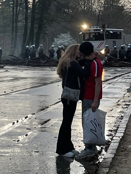 cyberdisruptor's tweet photo. love at  #boisdelacambre #terkamerenbos pictures we mostly see at #hongkongprotests #chileprotests https://t.co/DGMODhR0Cl