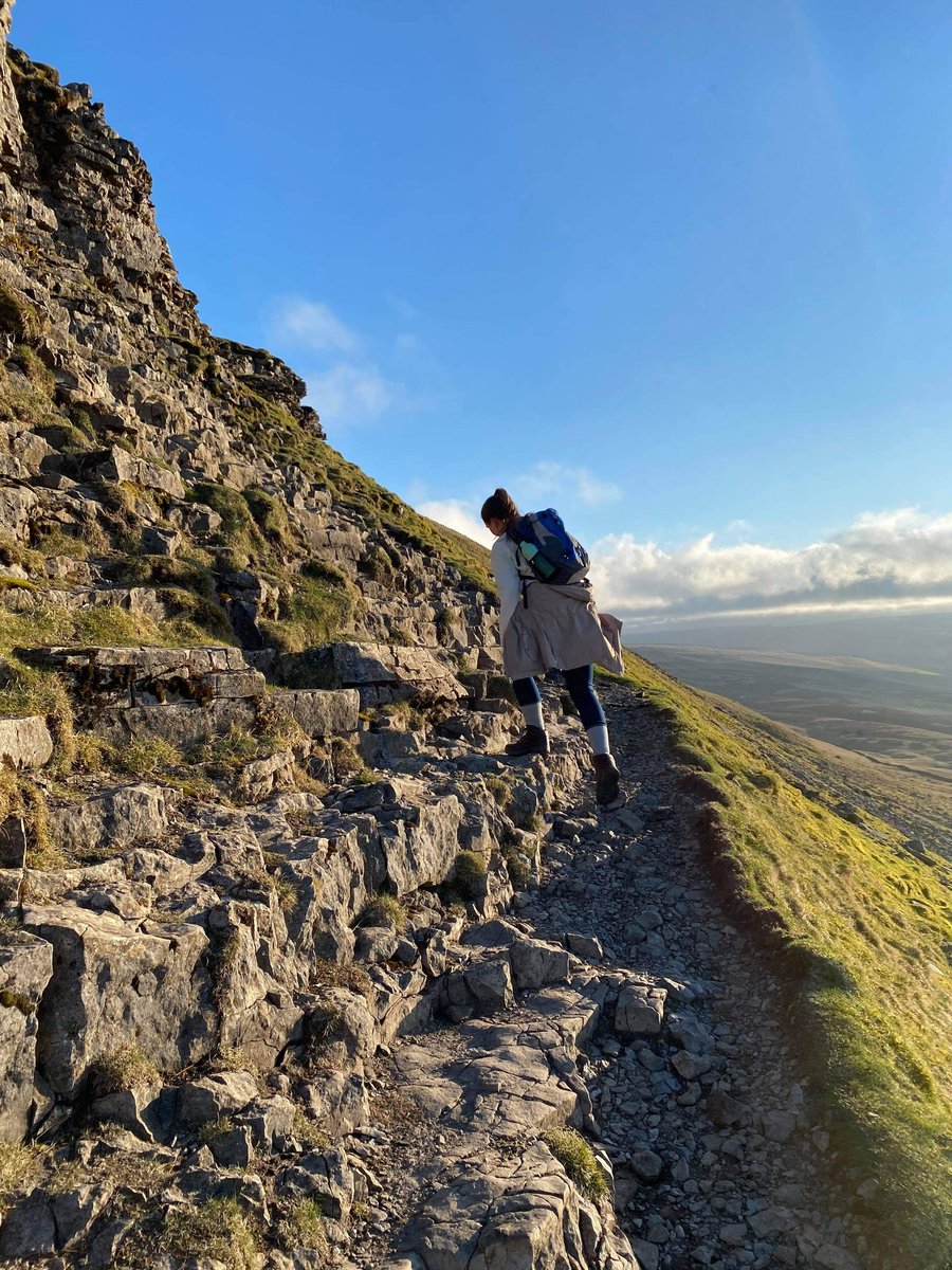 AmeliaAllerton's tweet photo. Started the bank holiday with the Yorkshire three peak challenge, 3 summits, 24.5miles in 9hrs25mins ⛰️🌄 https://t.co/aJnkyyzkcQ