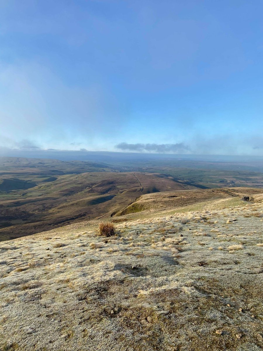 AmeliaAllerton's tweet photo. Started the bank holiday with the Yorkshire three peak challenge, 3 summits, 24.5miles in 9hrs25mins ⛰️🌄 https://t.co/aJnkyyzkcQ