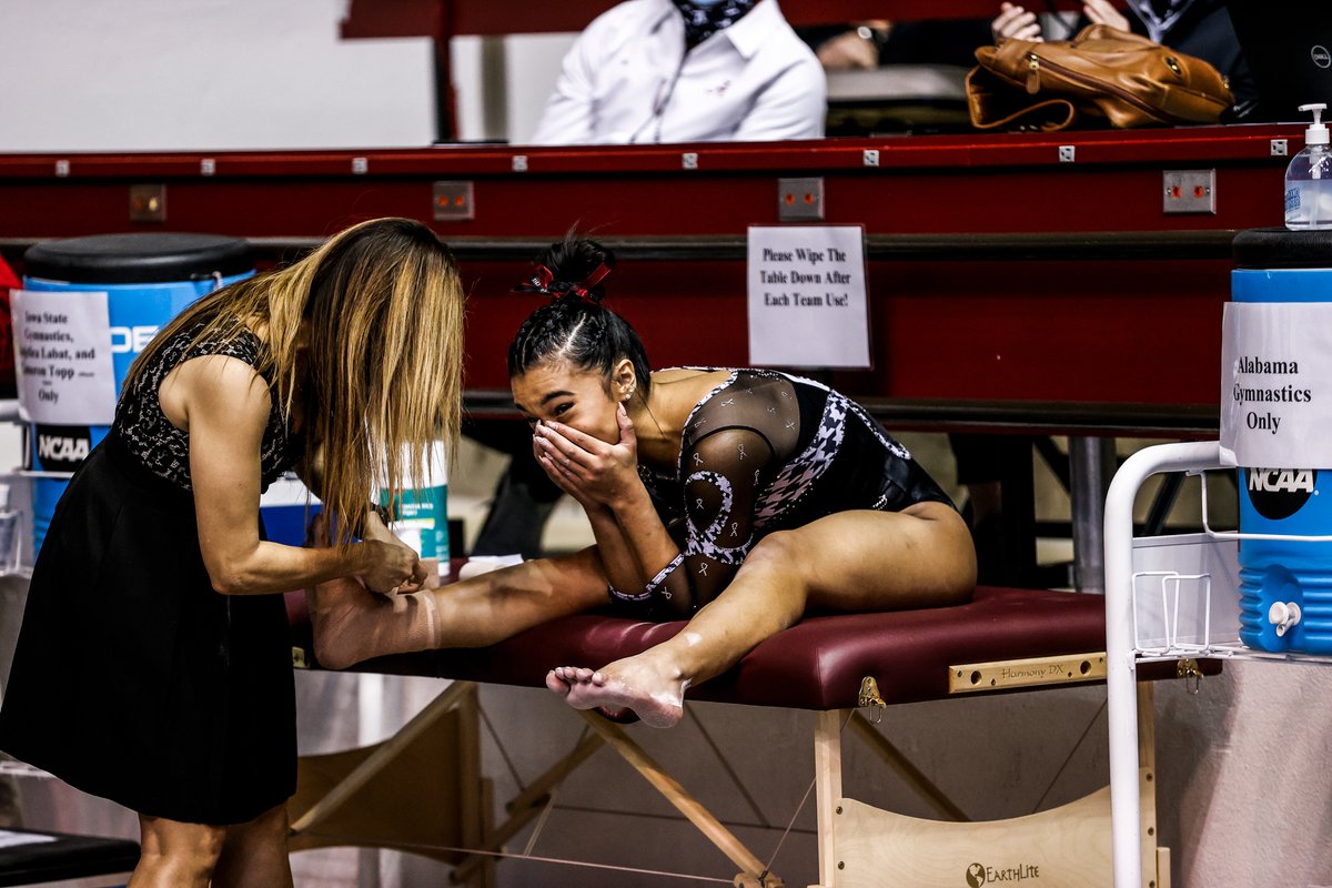 UA_Athletics's tweet image. That feeling when you make a PERFECT 10! 🎉💥