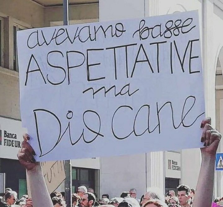 TxM4r's tweet photo. ma precisamente perchè abbiamo er faina e valentina nappi?
e indovina perchè sono giusto giusto in italia https://t.co/Yc3Gyg6E4J