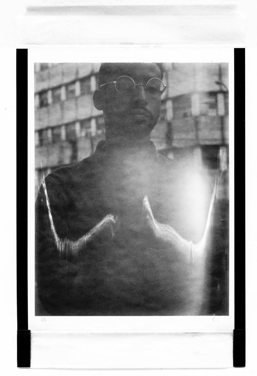 RafaelGonzalez's tweet photo. Peel apart film portraits; Negative &amp; Positive scans.
#fp3000b #speedgraphic https://t.co/mNf0hl9Ymm