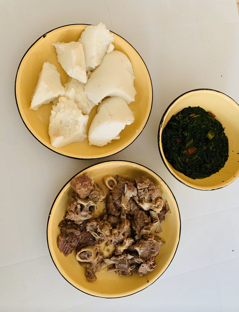 Tovhakale's tweet photo. Easter lunch 🙂#goatmeat #delele #pap #venda https://t.co/PQQ7oukbye
