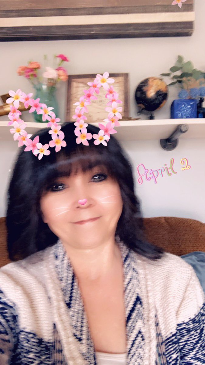 yo_latina3's tweet photo. Couldn’t help myself 🐰🌸💛
#EasterFilter https://t.co/buxtfMtph0
