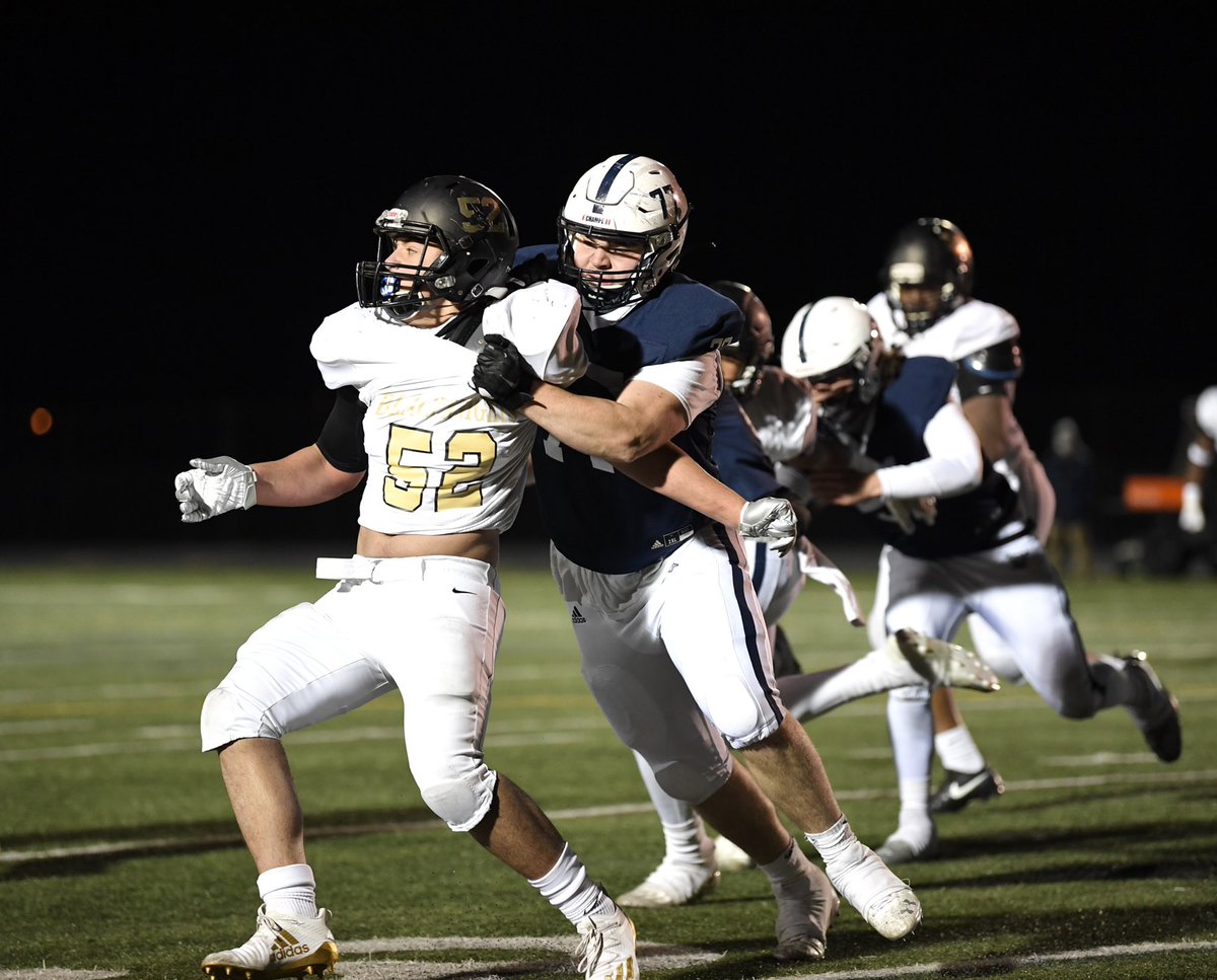 BigMas63's tweet photo. Thursday Night Lights - Avalon (2) @ChampeKnightsFB https://t.co/CmshWHisCG