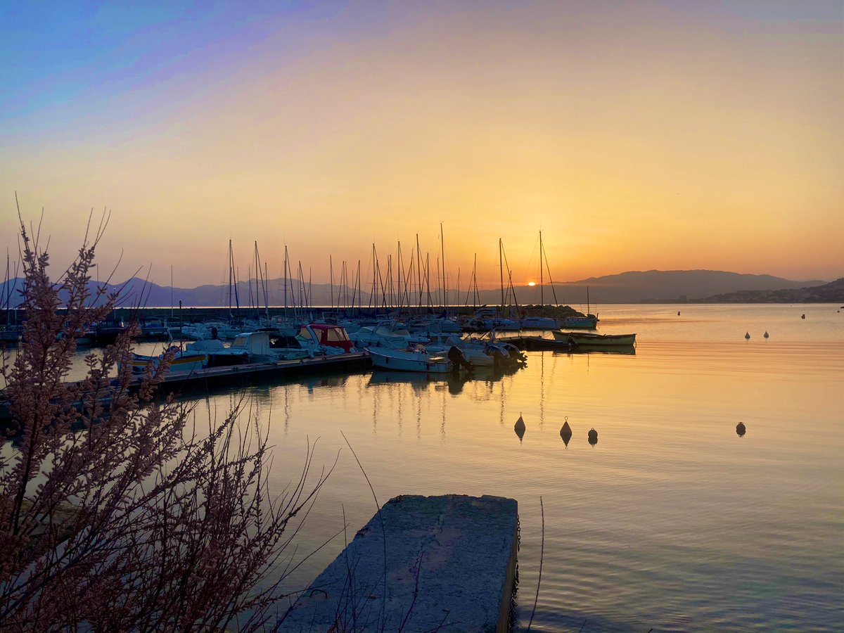 jercrunchant's tweet photo. #PointMétéo « trop beau - boulot - toujours trop beau » #Cannes #sunset #magichour #jhabiteenvacances #cannesismagic #CotedAzurFrance https://t.co/63OLuImT7D