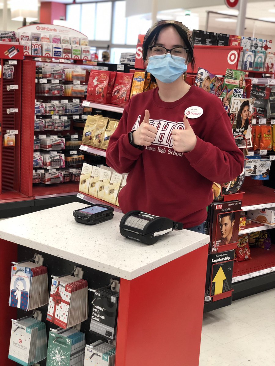 AubreyT2089's tweet photo. On a busy day like today, line busting goes a long way! #GUEST #Easterrush #worksomewhereyoulove https://t.co/p4T09NpX4l