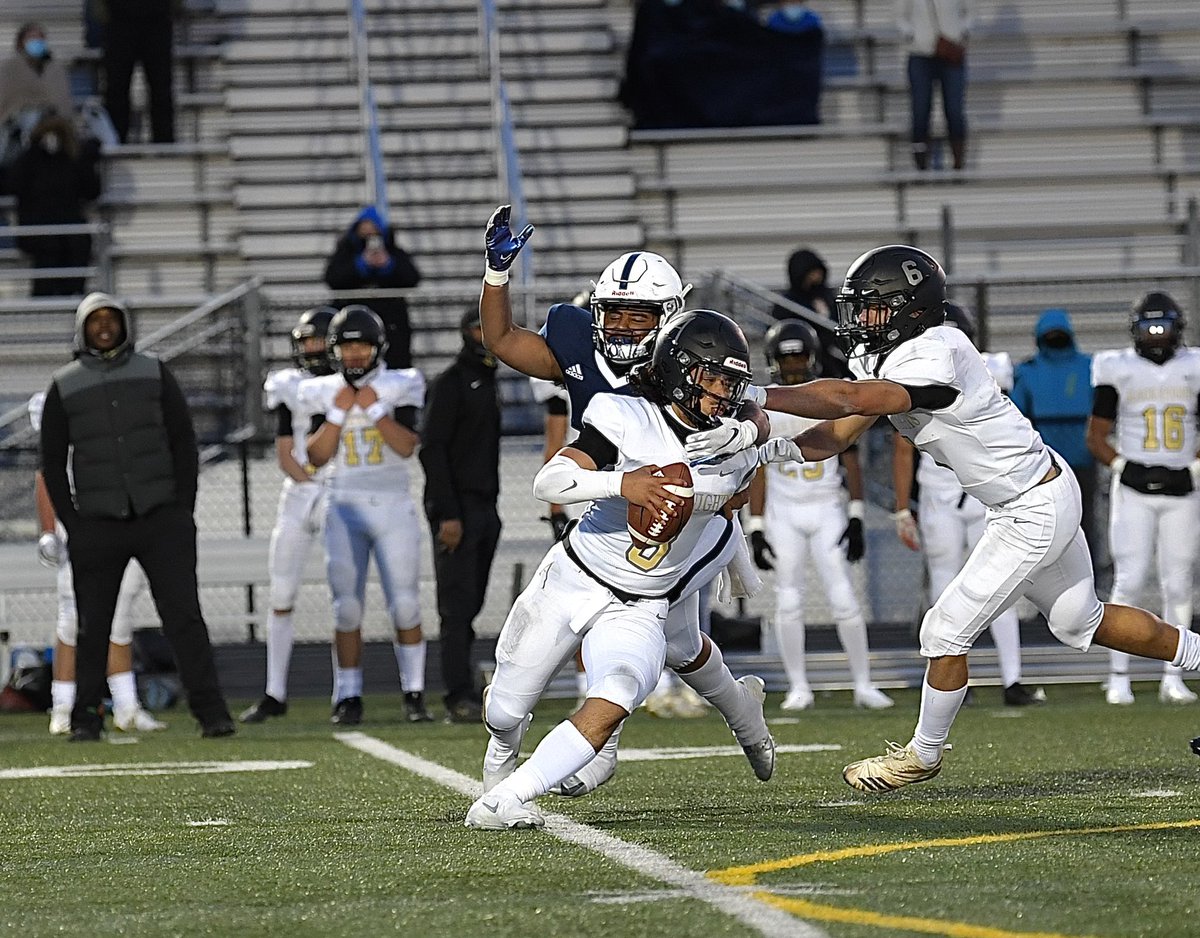 BigMas63's tweet photo. Thursday Night Lights - Avalon (4) @ChampeKnightsFB https://t.co/aJ5hMIxz1U