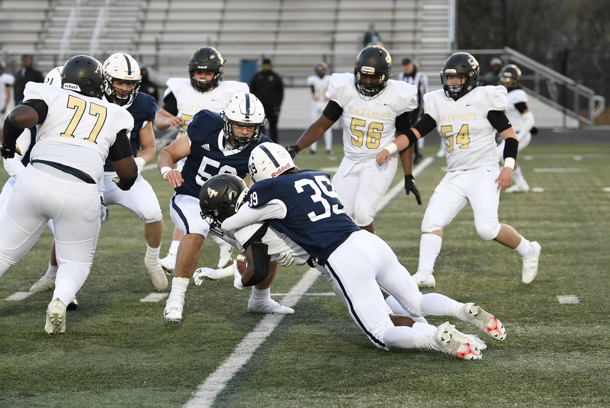 BigMas63's tweet photo. Thursday Night Lights - Avalon (4) @ChampeKnightsFB https://t.co/aJ5hMIxz1U