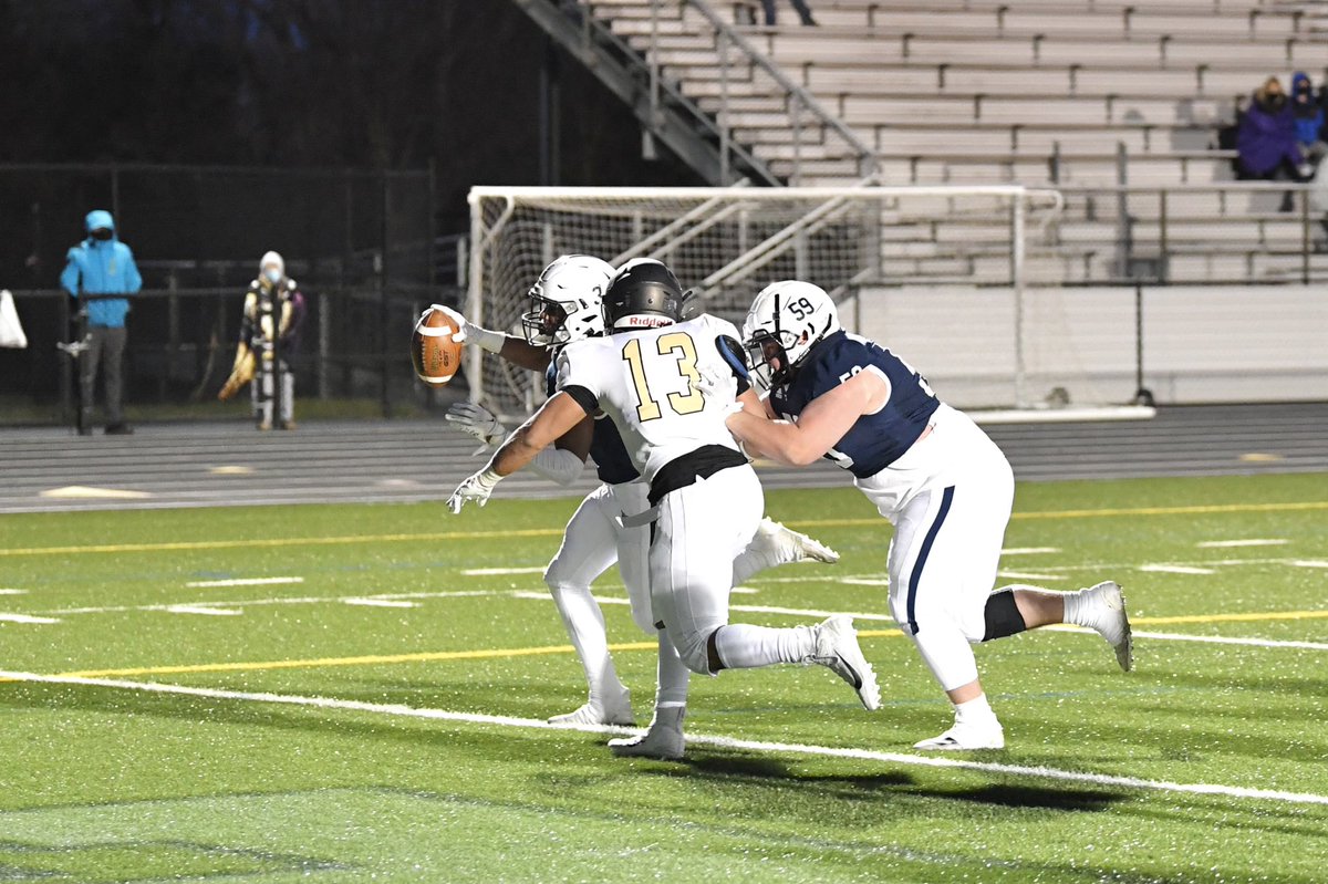 BigMas63's tweet photo. Thursday Night Lights - Avalon (5) @ChampeKnightsFB https://t.co/6U8HXP4ZEm
