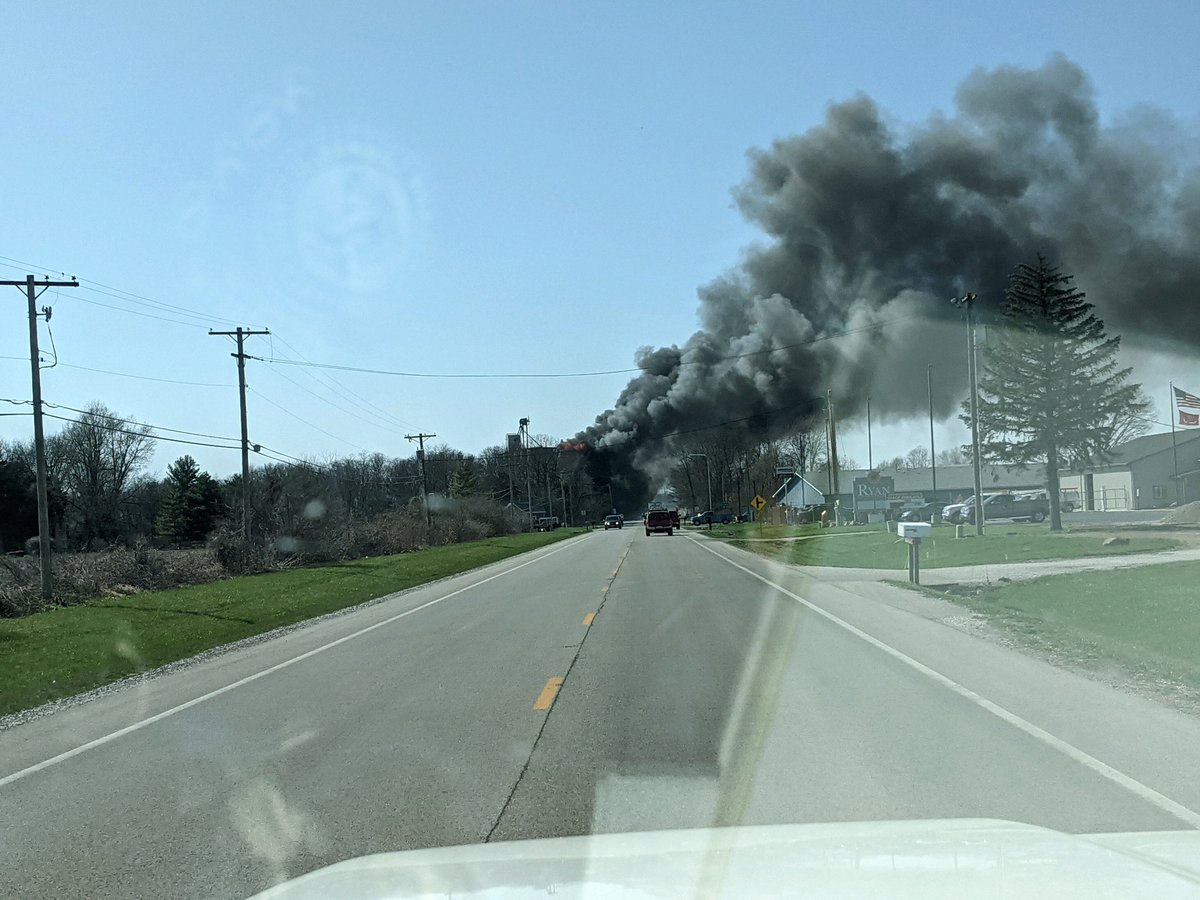 ShaunPTyson's tweet photo. Bradforton Elevator in Springfield Illinois on fire currently. 
#Fire https://t.co/RtluvumXAa