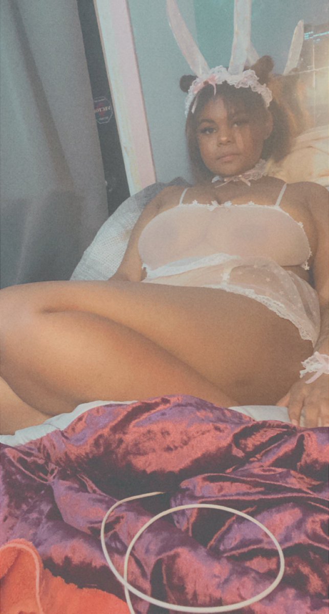 VixenTia's tweet photo. brown nipples🌸 https://t.co/PYo3GO7Lx3