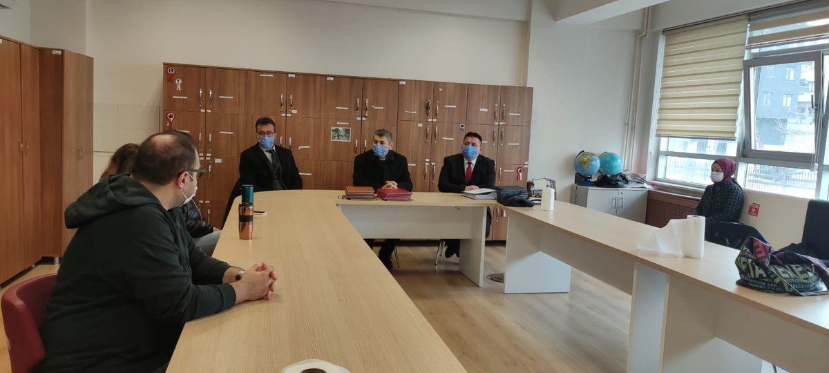 İlçe Milli Eğitim Müdürümüz Sn. İsmail GÜNDAY Aşık Veysel Anadolu Lisesi'ne, 12.sınıflara uygulanan yüz yüze eğitim, yüz yüze yapılan sınavlar ve uzaktan eğitim süreci hakkında değerlendirme yapmak üzere ziyarette bulundu.
<a href="/istanbulmem/">mem</a> @ismail_gunday
