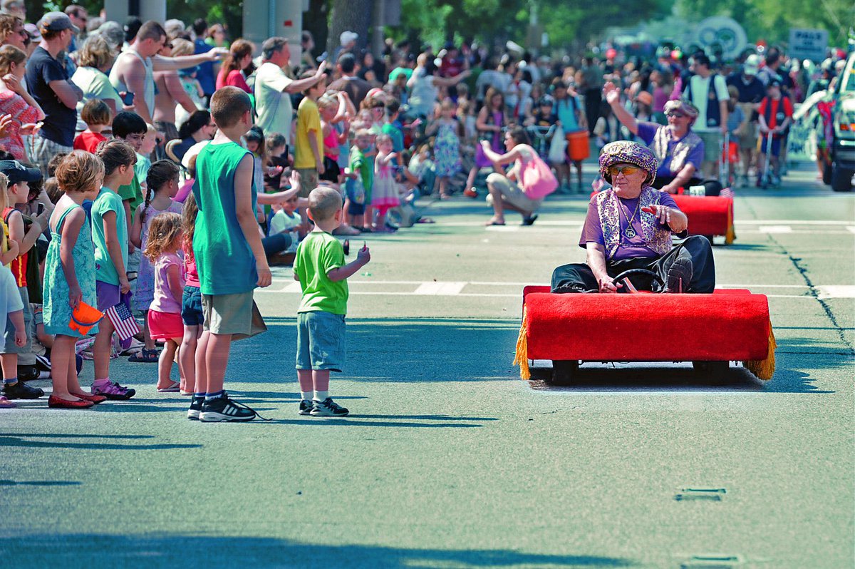 LGPetParade's tweet photo. We kept the photo upload portal open for the Commemorative Book! Please consider uploading 1-2 photos from your family. Head to our website today! Here are two great examples! #75thpetparade #commemorativebook https://t.co/sNybFJLpYP