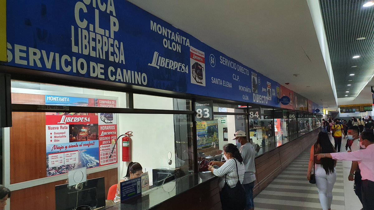 a_villon's tweet photo. En la terminal de #Guayaquil, destinos de alta concurrencia en los feriados esta vez evidencian escasa demanda luego de radicalización de medidas restrictivas adoptadas para frenar la propagación del #COVID19 #Ecuador https://t.co/9PW7sqjdrn