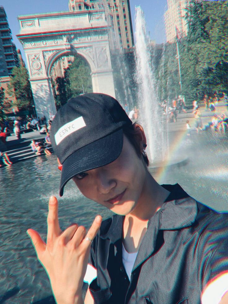 ⠀⠀⠀⠀⠀ ⠀⠀⠀⠀ Abril 02

—Vía instagram. — 

 Cerca de mi departamento está el parque de la villa, pero resulta que está enorme. Necesitaré un guía.