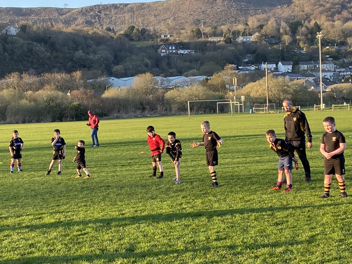 SkewenRFCMinis's tweet photo. Great to see the U8s back training tonight and having so much fun playing rugby 🏉 🟨⬛️🏉
@CommunityOsprey @WRU_Community #skewenrfc https://t.co/yrVy5MZiBm