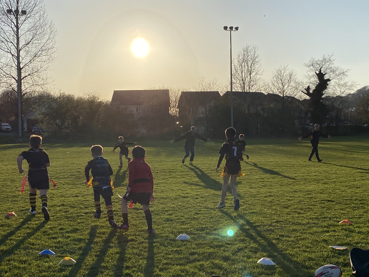 SkewenRFCMinis's tweet photo. Great to see the U8s back training tonight and having so much fun playing rugby 🏉 🟨⬛️🏉
@CommunityOsprey @WRU_Community #skewenrfc https://t.co/yrVy5MZiBm